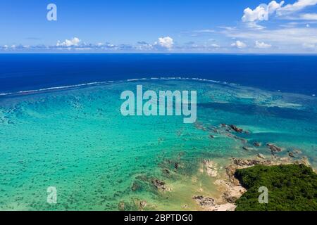 Blick von oben auf das Meer auf ishigaki Island Stockfoto