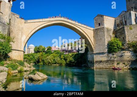 Mostar Brücke, eine osmanische Brücke in Mostar, Bosnien und Herzegowina Stockfoto