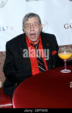 New York, NY, USA. 16 März 2012. Jerry Lewis bei der After Party für Jerry Lewis 86. Geburtstagsparty im New York Friars Club. Kredit: Steve Mack/Alamy Stockfoto