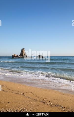 Küstenlandschaft aus Felsen und Wellen. East Sea Gangwon-do, Korea Stockfoto