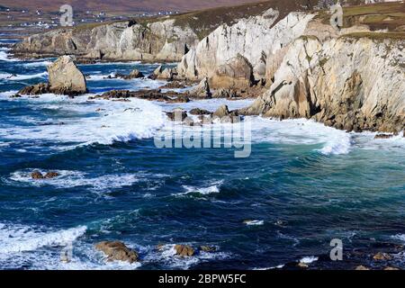 Küste am Atlantic Drive, Achill Island, County Mayo, Connaught, Irland, Europa Stockfoto