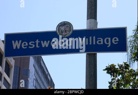 Los Angeles, Kalifornien, USA 19. Mai 2020 EIN allgemeiner Blick auf die Atmosphäre des Westwood Village Schild am 19. Mai 2020 in Los Angeles, Kalifornien, USA. Foto von Barry King/Alamy Stock Photo Stockfoto