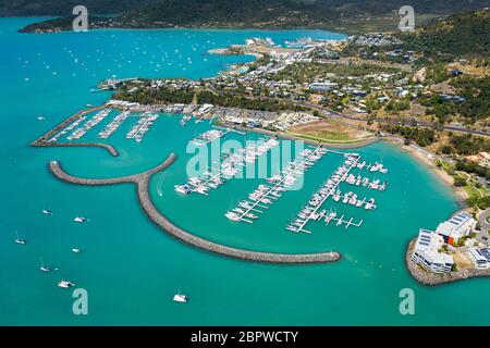 Luftaufnahme der Airlie Beach Marina. Stockfoto