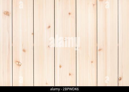 Holzhintergrund - unbemalte Holztafel aus vertikalen schmalen Kiefernplanken Stockfoto