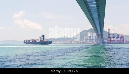 Kwai Tsing, Hongkong 02. Mai 2018:- Hongkong Kwai Tsing Container Terminals und Steinschneidbrücke Stockfoto