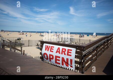 Washington, USA. Mai 2020. Ein Strandrestaurant mit Mitnahme-Service ist im Rahmen der COVID-19-Pandemie in Belmar, New Jersey, USA, am 16. Mai 2020 geöffnet. Kredit: Michael Nagle/Xinhua/Alamy Live News Stockfoto