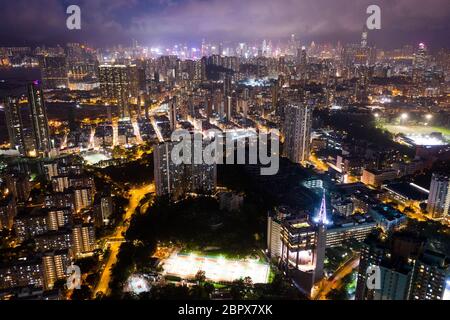 Blick von oben auf Hongkong bei Nacht Stockfoto