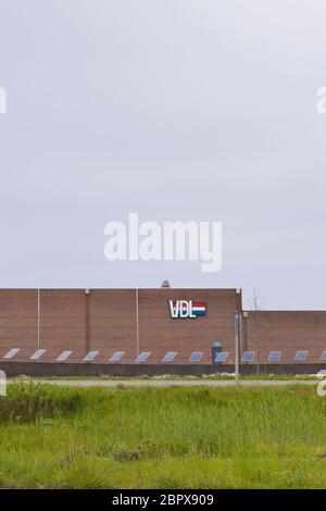 Veldhoven, Niederlande, 8. Mai 2020. VDL mit Logo vor dem Gebäude. Das niederländische Unternehmen entwickelt und produziert Busse Stockfoto