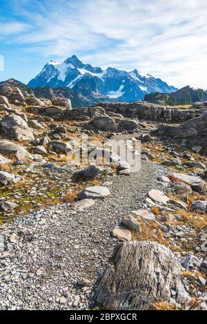 Der Weg zum Mt Shuksan, einige malerische Aussicht auf mt Shuksan in der Artist Point Gegend am Tag, Sommer, Washington, USA.. Stockfoto