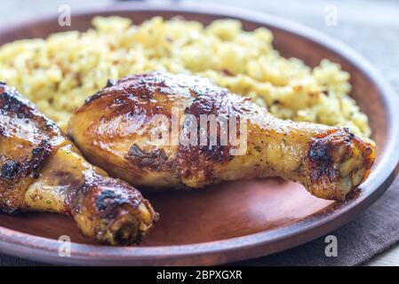 Spicy Chicken Drumsticks mit Reis Curry Stockfoto