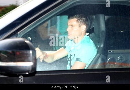 James Milner aus Liverpool kommt auf dem Melwood-Trainingsgelände des Clubs an, nachdem die Premier League angekündigt hat, dass Spieler ab Dienstag in kleinen Gruppen zum Training zurückkehren können. Stockfoto