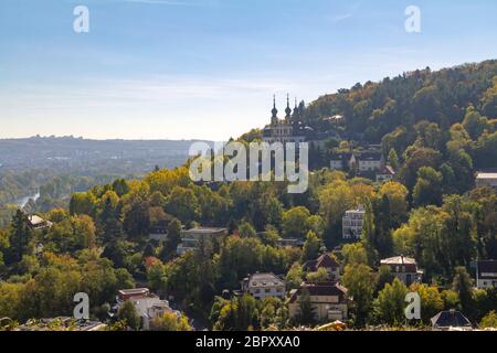 Fernsicht auf das Kaeppele, eine Kapelle in Würzburg, eine fränkische Stadt in Bayern, Deutschland Stockfoto