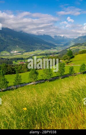 Erhöhte Sicht auf die Landschaft bei Mittersill, Pinzgau Region der Alpen, Salzburg, Österreich, Europa Stockfoto