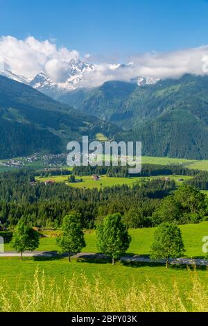 Erhöhte Sicht auf die Landschaft bei Mittersill, Pinzgau Region der Alpen, Salzburg, Österreich, Europa Stockfoto