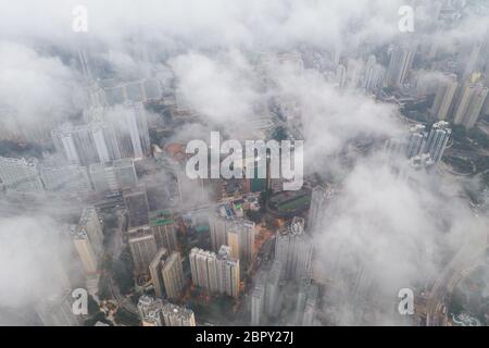 Diamond Hill, Hong Kong: 21. Februar 2019: Hong Kong City aus der Luft mit Wolke Stockfoto