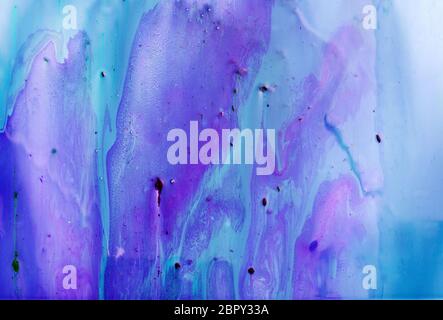Tinte in Wasser. Zusammenfassung Hintergrund. . Tinte in Wasser. Tinte in Wasser auf weißem Hintergrund. Farbige Tinte in Wasser. Stockfoto