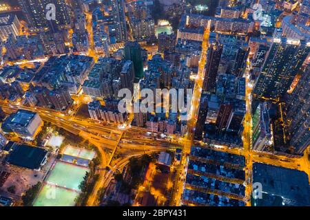 Nach Kwa Wan, Hongkong, 29. Januar 2019: Blick von oben auf die Innenstadt von Hongkong bei Nacht Stockfoto