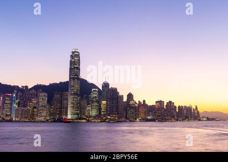 Victoria Harbour, Hongkong 2. Dezember 2013:- Hongkong bei Nacht Stockfoto