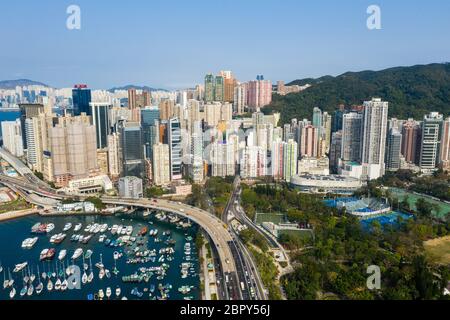 Causeway Bay, Hongkong 22. Februar 2019: Blick von oben auf die Stadt Hongkong Stockfoto