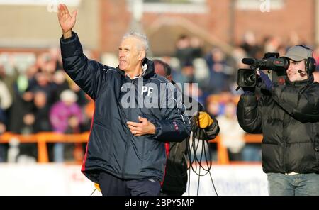 BARNETT UK. JANUAR 02: PAUL FAIRCLOUGH, Manager von Barnett, feiert sein Ziel während der Nationwide Conference zwischen Barnett und Stevenage Borough im Stockfoto