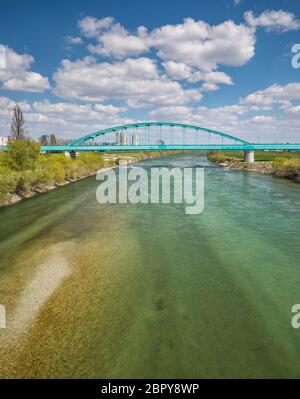 Eisenbahnbrücke über den Fluss Sava in Zagreb Stockfoto