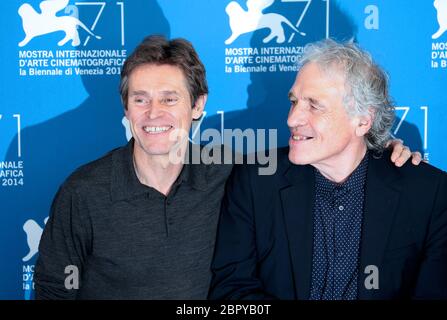 VENEDIG, ITALIEN - SEPTEMBER 04: Willem Dafoe und Abel Ferrara nehmen am 2014. September an der Fotoaktion "Pasolini" Teil Stockfoto