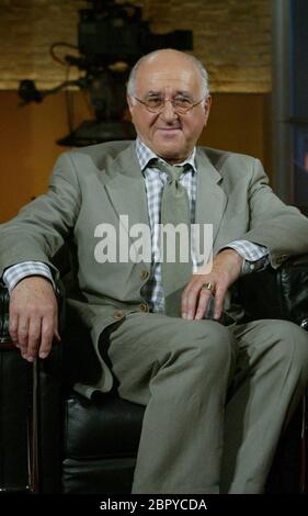 Alfred Biolek bei 'Menschen bei Maischberger' - Alfred Biolek zu Gast bei 'Menschen bei Maischberger' Stockfoto