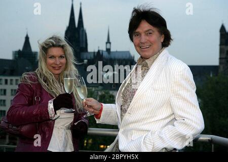Chris Roberts - Chris Roberts mit Frau Claudia in Köln Stockfoto