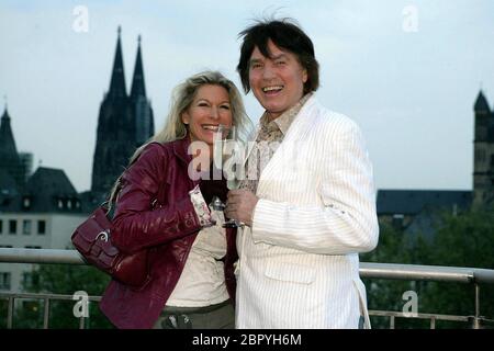 Chris Roberts - Chris Roberts mit Frau Claudia in Köln Stockfoto
