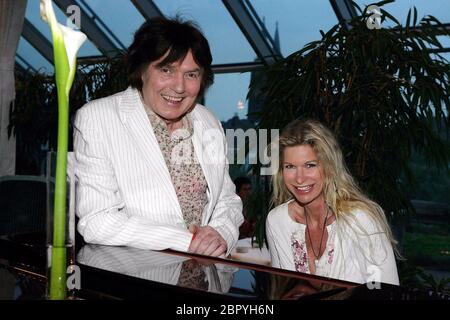 Chris Roberts - Chris Roberts mit Frau Claudia in Köln Stockfoto