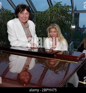 Chris Roberts - Chris Roberts mit Frau Claudia in Köln Stockfoto