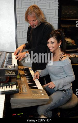 Diana Sorbello im Studio - die deutsche Schlagersängerin Diana Sorbello im Studio bei Musikproduzent und Produzent Ully Jonas in Köln. Stockfoto