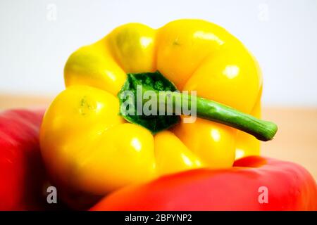 gelbe und rote Paprika Stockfoto