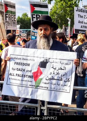 29. Juli 2014 März gegen den Zionismus - orthodoxe Juden protestieren gegen die Bombardements auf Gaza - London, England Stockfoto