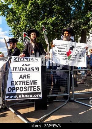 29. Juli 2014 März gegen den Zionismus - orthodoxe Juden protestieren gegen die Bombardements auf Gaza - London, England Stockfoto