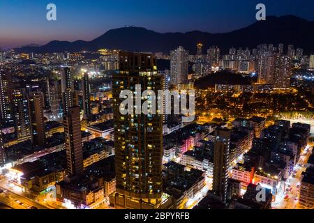 Nach Kwa Wan, Hongkong, 29. Januar 2019: Blick von oben auf die Innenstadt von Hongkong bei Nacht Stockfoto