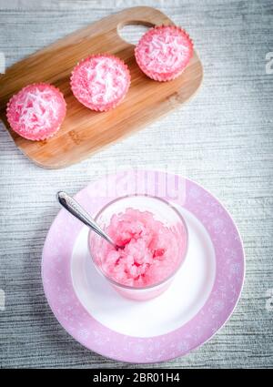 Erdbeer granita Stockfoto