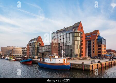 Blick auf moderne Gebäude in Rostock, Deutschland.