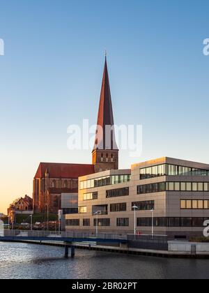 Blick auf die Kirche in Rostock, Deutschland. Stockfoto