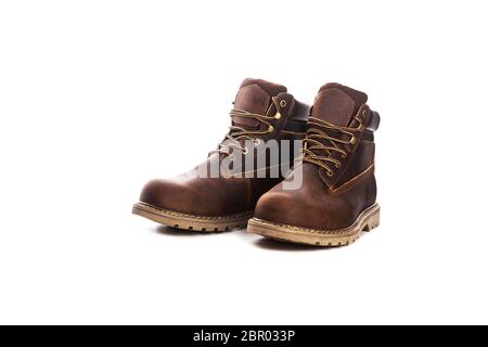 Herren Stiefeletten, braun, mit Nubukleder. Isoliert auf weißem Hintergrund, geschlossen Stockfoto