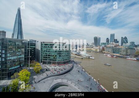 Erhöhte Ansicht von The Shard, HMS Belfast und der City of London im Mai 2016 Stockfoto