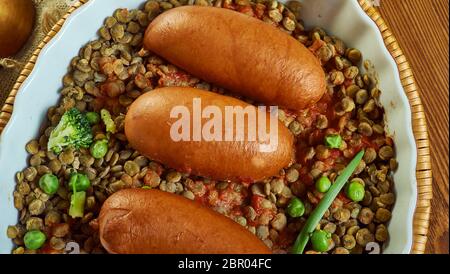 Lincolnshire Wurst und Linsen, köcheln lassen ein-Topf herzhaften Eintopf Stockfoto