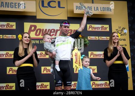 02.07.2016. Angers, Frankreich. Tour de France Etappe 3 von Granville nach Angers. Mark Cavendish Etappensieger mit seiner Familie auf dem Podium. Stockfoto