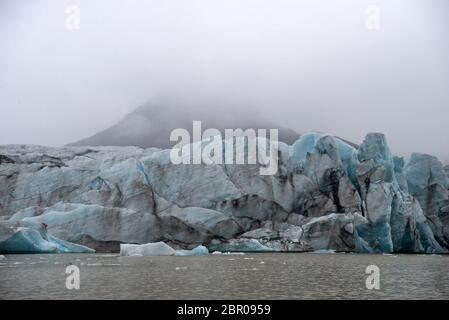 Eisberge im schönen Gletscherlagune Jokulsarlon in Island. Jokulsarlon ist ein berühmtes Reiseziel Vatnajökull National Park, Island, Stockfoto