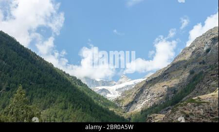 Sommerlandschaft mit permanenten Gletschern Schweizer Alpen Zermatt Stockfoto