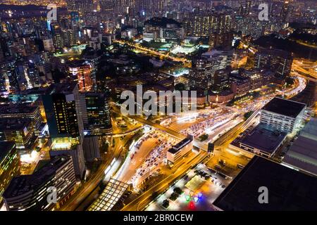 Hung Hom, Hongkong 05. September 2018:- Blick von oben auf den nächtlichen Verkehr in Hongkong Stockfoto