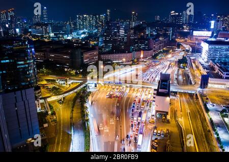 Hung Hom, Hongkong 05. September 2018:- Luftaufnahme des nächtlichen Hong Kong Verkehrs Stockfoto