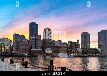 Boston Downtown Skyline Gebäude Stadtbild Sonnenuntergang am Boston City, MA, USA. Stockfoto