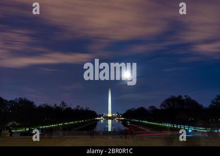 Washington Monument in neuen reflektierenden Pool von Lincoln Memorial bei Sonnenuntergang. Washington DC USA Stockfoto