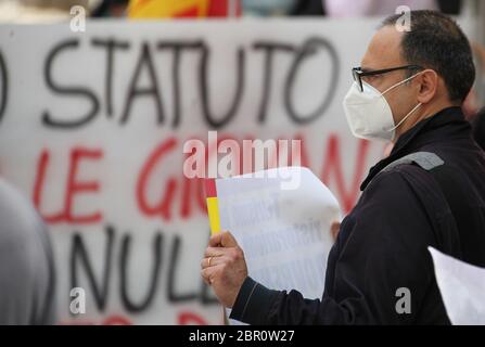 Rom, Italien. Mai 2020. Rom, Arbeiterdemonstration in Montecitorio anlässlich des 50. Jahrestages der Geburt des Statuts der abgebildeten Arbeiter: Quelle: Unabhängige Fotoagentur/Alamy Live News Stockfoto